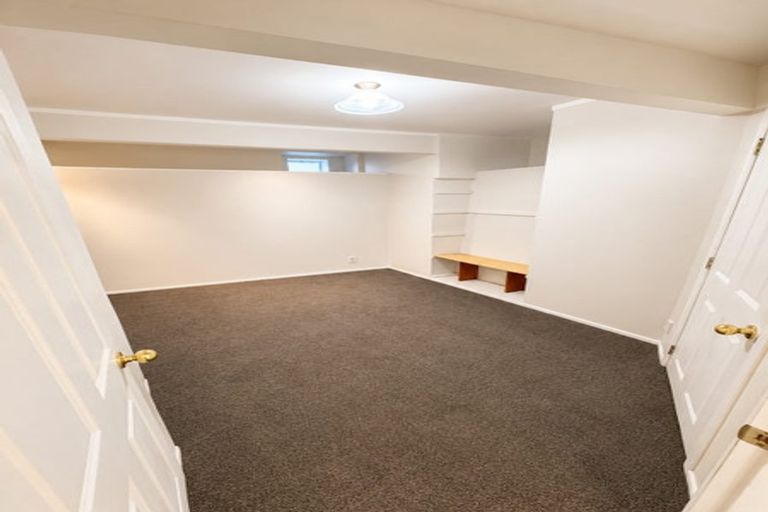 Photo of property in 40 Ruskin Road, Newlands, Wellington, 6037