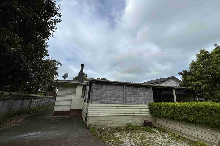 Photo of property in 58 Taikata Road, Te Atatu Peninsula, Auckland, 0610