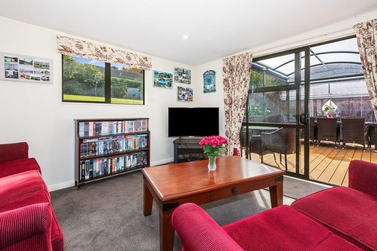 Photo of property in 68 Kiwi Crescent, Tawa, Wellington, 5028