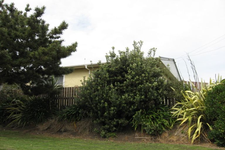 Photo of property in 32 Karewa Street, Castlecliff, Whanganui, 4501