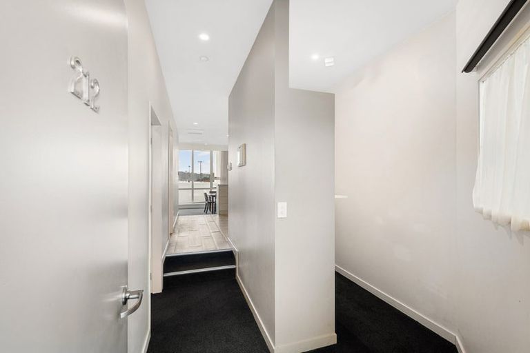 Photo of property in Stadium Garden Flats, 212/107 Thorndon Quay, Pipitea, Wellington, 6011