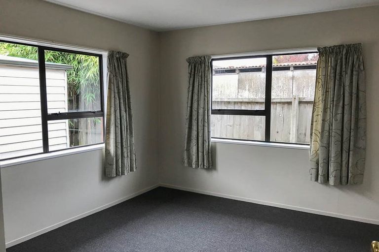 Photo of property in 17 Auburn Avenue, Upper Riccarton, Christchurch, 8041