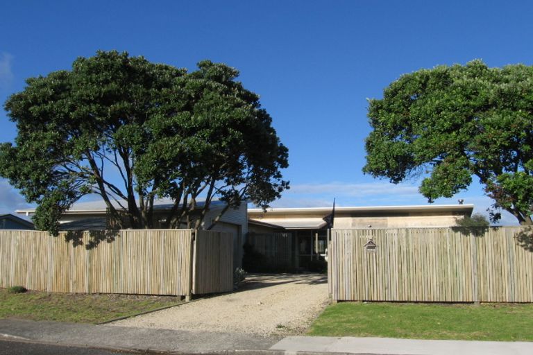 Photo of property in 66 Ngapaki Street, Waikanae Beach, Waikanae, 5036