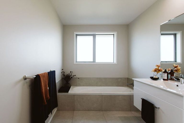 Photo of property in 9 Manatika Road, Karaka, 2124