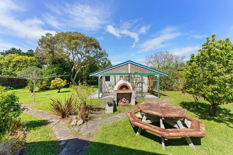 Photo of property in 56 Te Moana Road, Waikanae Beach, Waikanae, 5036