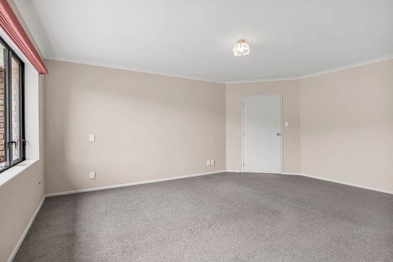 Photo of property in 1 Nevada Way, Kelvin Grove, Palmerston North, 4414