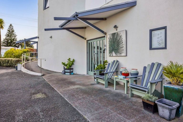 Photo of property in Headlands Opunake, 32 Fox Street, Opunake, 4616