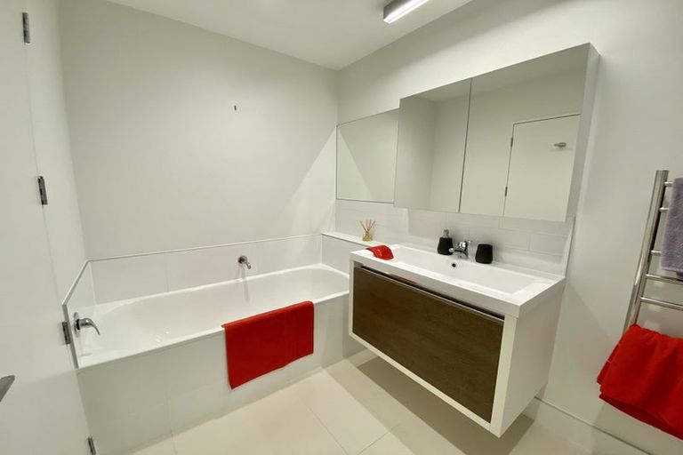 Photo of property in 19 Isitt Road, Hobsonville, Auckland, 0616