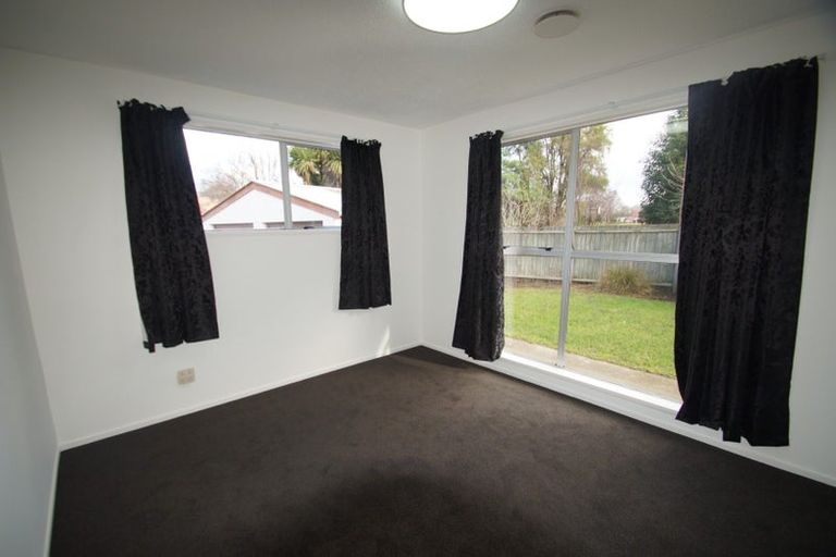 Photo of property in 6a Auburn Avenue, Upper Riccarton, Christchurch, 8041