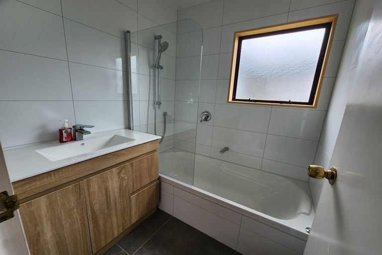 Photo of property in 75 Meadowvale Rise, Titirangi, Auckland, 0604