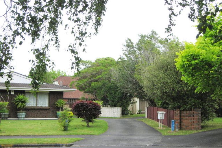 Photo of property in 22 Donzella Place, Conifer Grove, Takanini, 2112