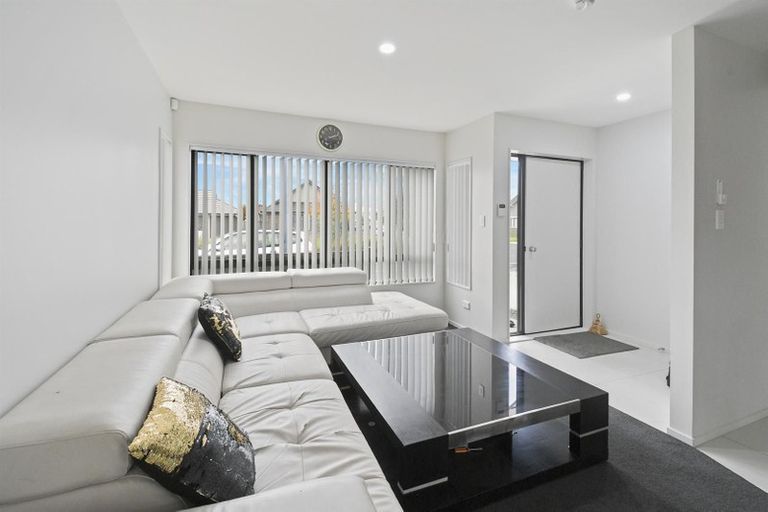 Photo of property in 27 Kotuku Crescent, Takanini, 2112