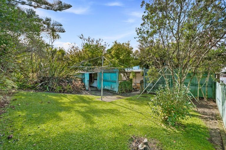 Photo of property in 25 Lowtherhurst Road, Massey, Auckland, 0614