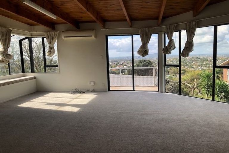 Photo of property in 1/191 Glenfield Road, Hillcrest, Auckland, 0627