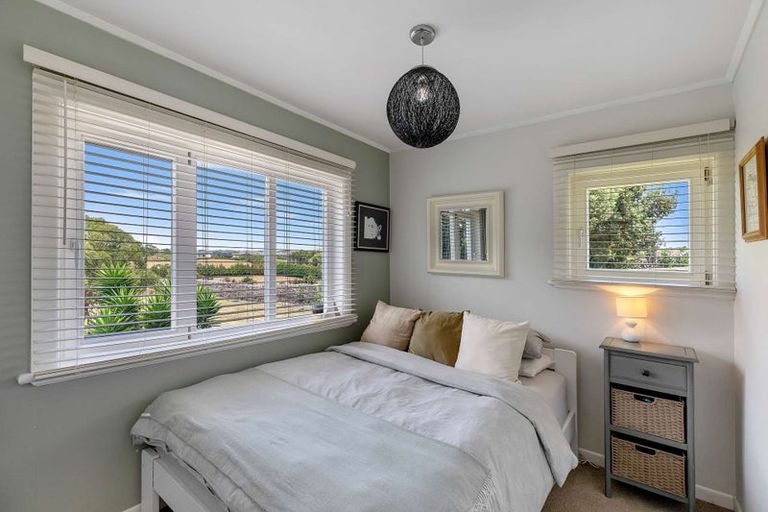 Photo of property in 37 Whiriwhiri Road, Waiuku, 2682