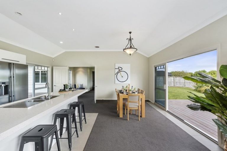 Photo of property in 162 Saint James Drive, Huntington, Hamilton, 3210