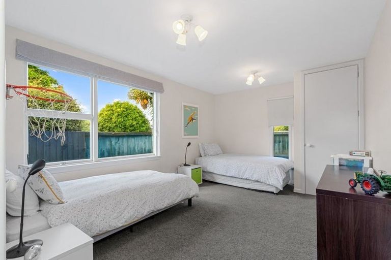 Photo of property in 24 Highfield Place, Avonhead, Christchurch, 8042