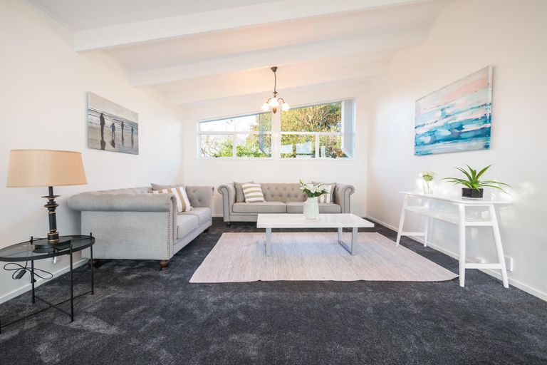 Photo of property in 336 Roscommon Road, Clendon Park, Auckland, 2103