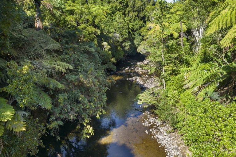 Photo of property in 227 Heta Road, Merrilands, New Plymouth, 4312