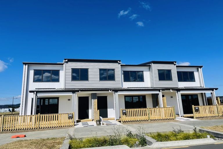 Photo of property in 16 Mene Way, Karaka, 2113