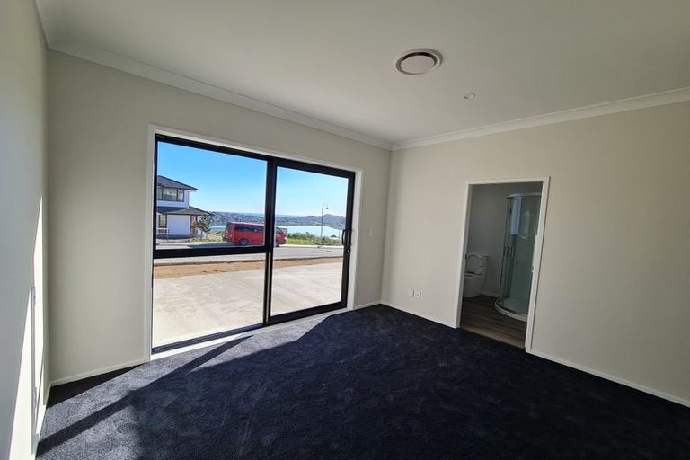 Photo of property in Queen Charlotte Drive, Aotea, Porirua, 5024