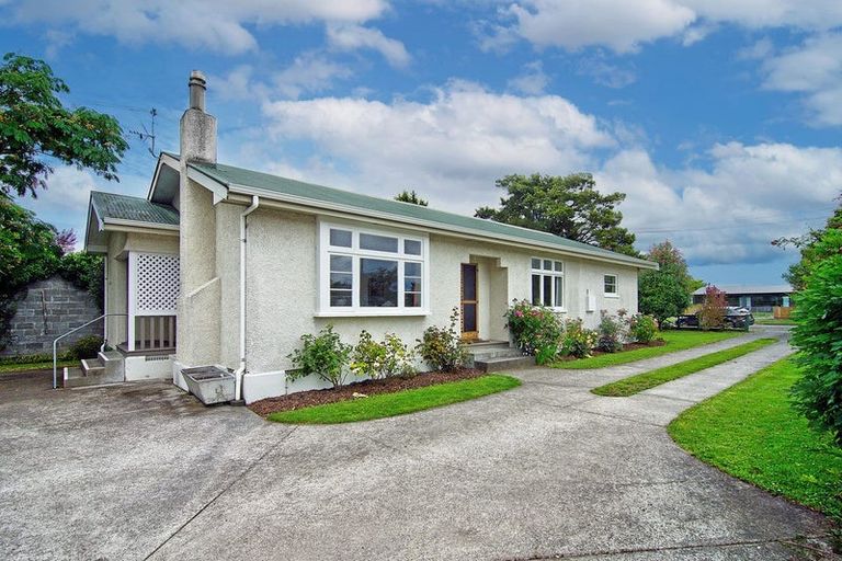 Photo of property in 6 Lansdowne Crescent, Lansdowne, Masterton, 5810
