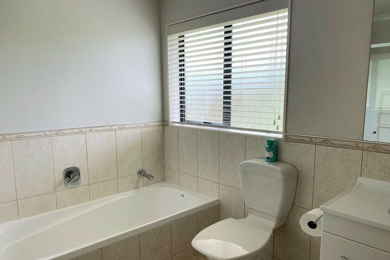 Photo of property in 34 Blackwood Drive, Wattle Downs, Auckland, 2103