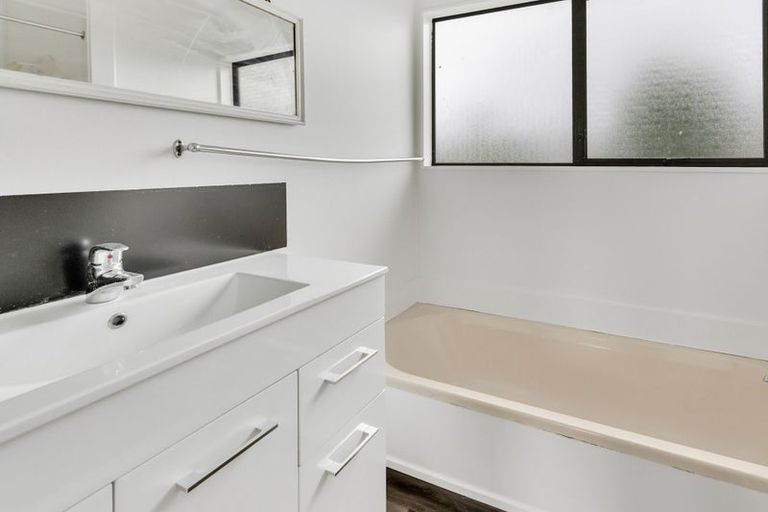 Photo of property in 16a Beech Place, Owhata, Rotorua, 3010