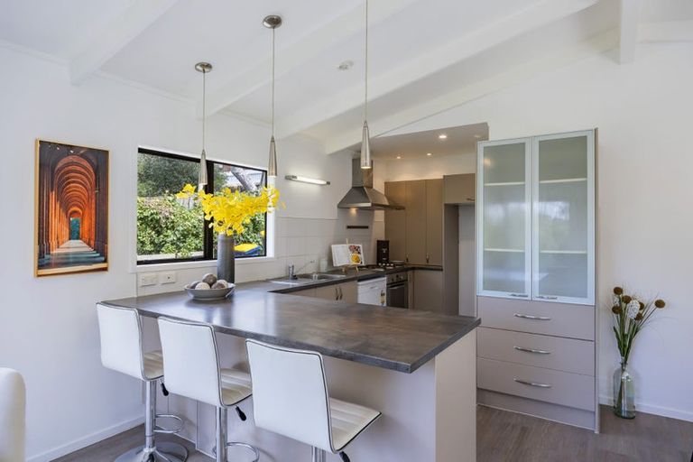 Photo of property in 2/104 Ocean View Road, Northcote, Auckland, 0627