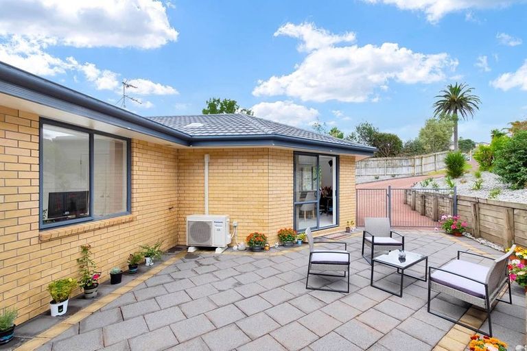 Photo of property in 15 San Pedro Place, Henderson, Auckland, 0612