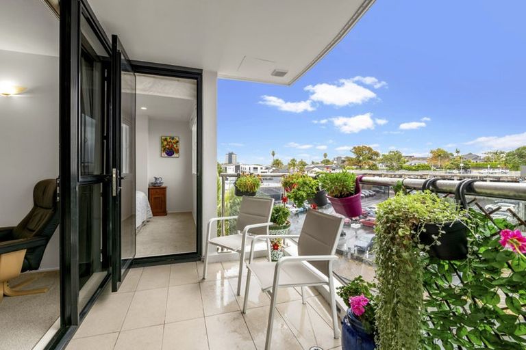 Photo of property in 4h/175 Hurstmere Road, Takapuna, Auckland, 0622