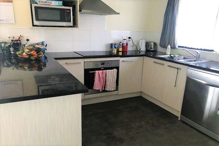 Photo of property in 2/39 Kopara Place, Clendon Park, Auckland, 2103