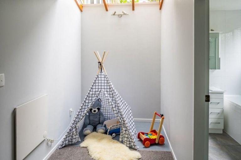 Photo of property in 31 Observatory Close, Whitby, Porirua, 5024