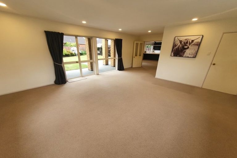Photo of property in 28 Derenzy Place, Avonhead, Christchurch, 8042