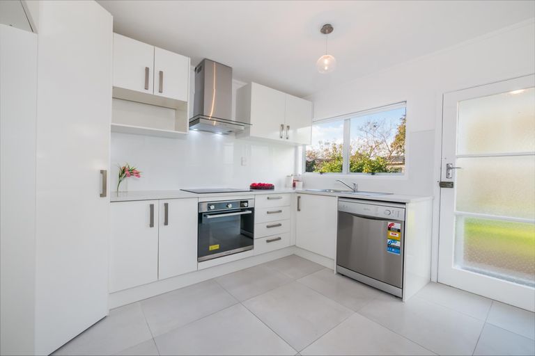 Photo of property in 336 Roscommon Road, Clendon Park, Auckland, 2103