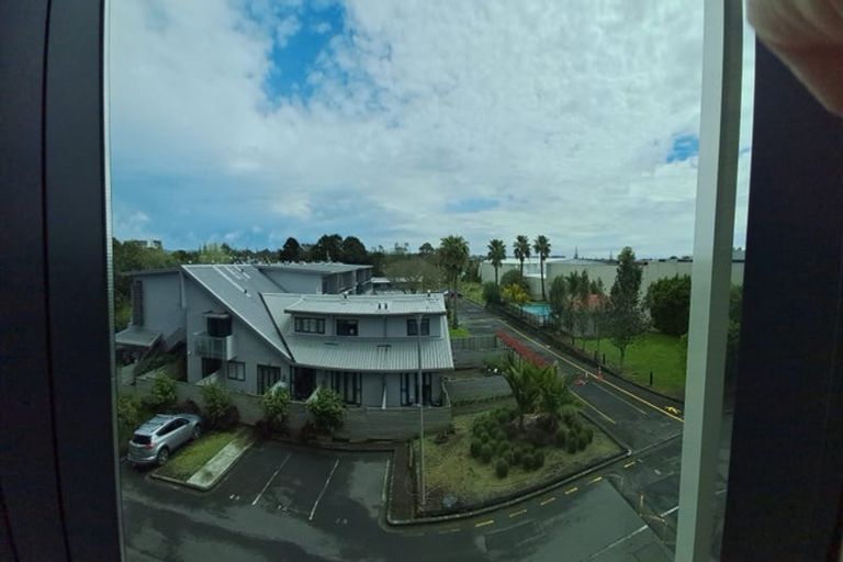 Photo of property in 2e/30 Westward Ho, Glen Eden, Auckland, 0602