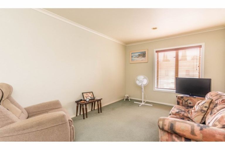 Photo of property in Tuscany Towers, 11/1 Ambrico Place, New Lynn, Auckland, 0600