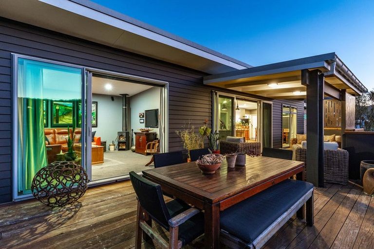 Photo of property in 11 Glentui Place, Waikawa, Picton, 7220