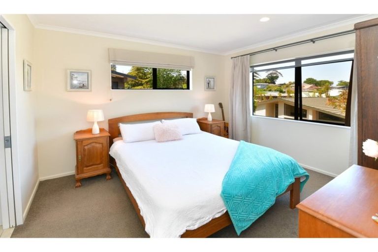 Photo of property in 88a Brian Crescent, Stanmore Bay, Whangaparaoa, 0932