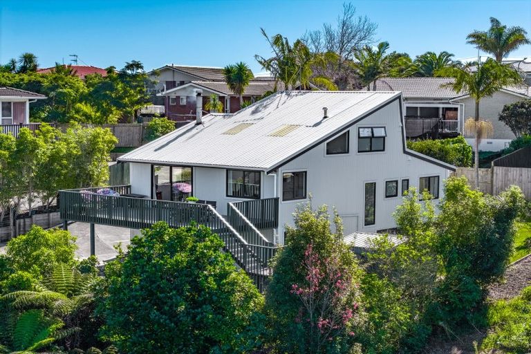 Photo of property in 10 Oliver Twist Avenue, Mellons Bay, Auckland, 2014