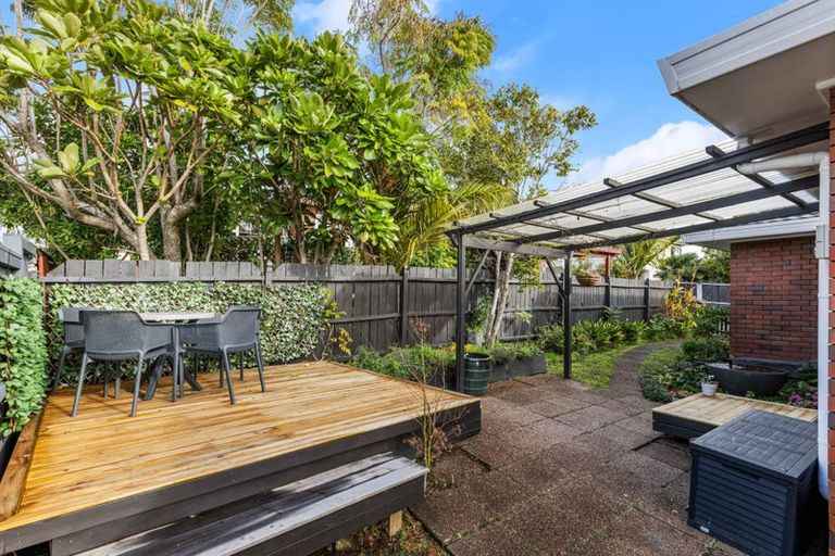 Photo of property in 1/19 Danbury Drive, Torbay, Auckland, 0630