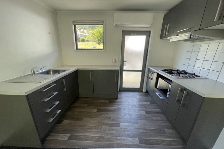 Photo of property in 2/1 Angle Street, Picton, 7220