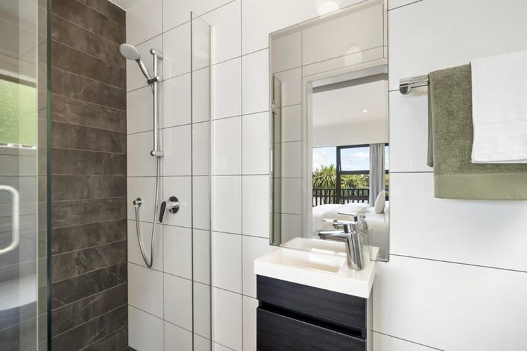 Photo of property in 97a Hinemoa Street, Birkenhead, Auckland, 0626