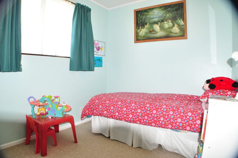 Photo of property in 129 Apollo Parade, Milson, Palmerston North, 4414