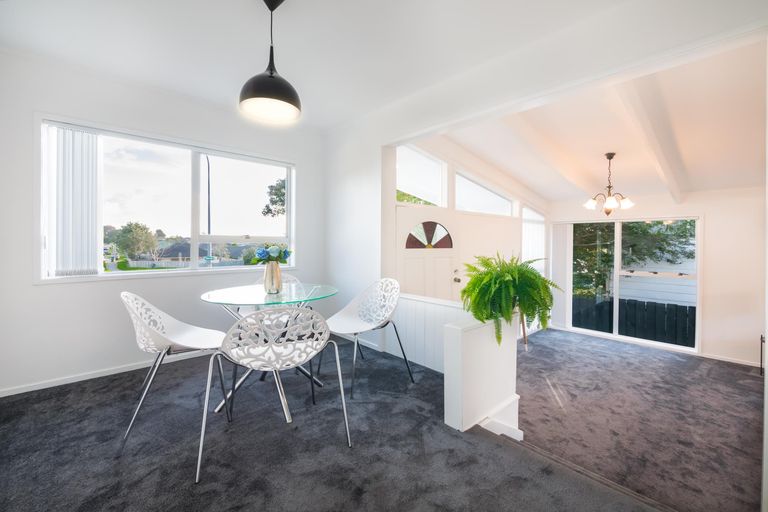 Photo of property in 336 Roscommon Road, Clendon Park, Auckland, 2103