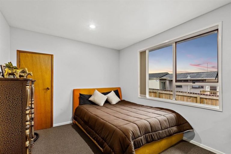 Photo of property in 49 Larissa Avenue, Henderson, Auckland, 0610