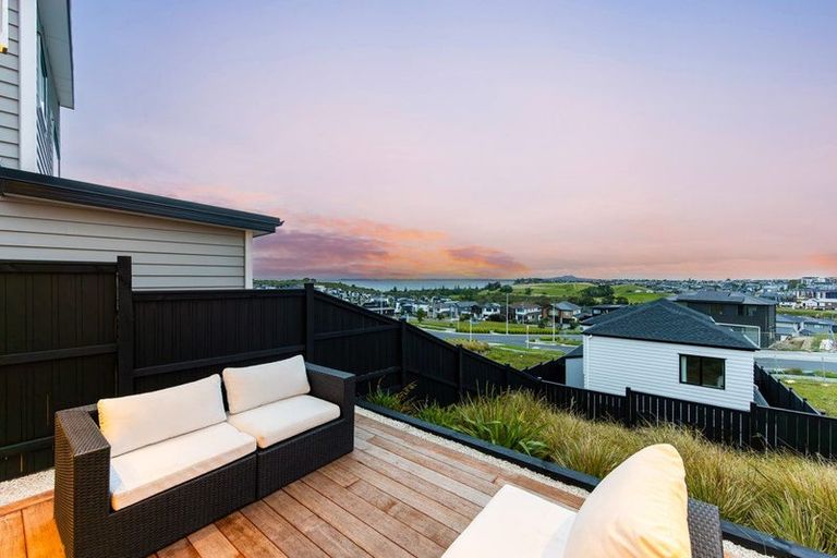 Photo of property in 54 Kumukumu Road, Long Bay, Auckland, 0630