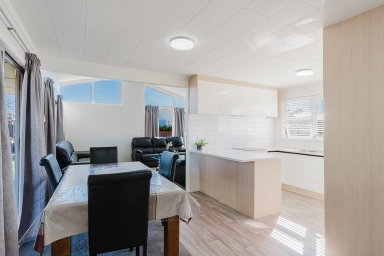 Photo of property in 10 Bremridge Place, Melville, Hamilton, 3206