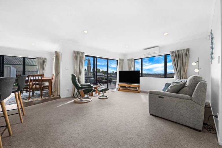 Photo of property in 15 Summerland Drive, Henderson, Auckland, 0612