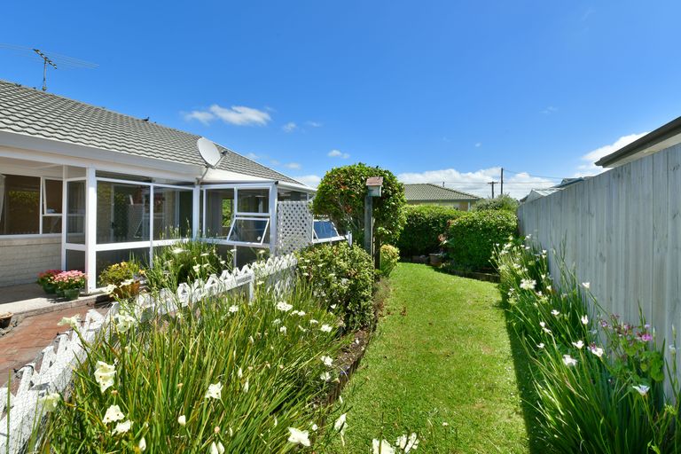 Photo of property in 32b Edward Avenue, Orewa, 0931